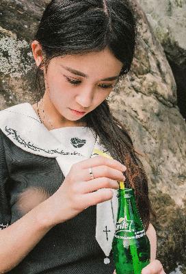 迪拜的女孩在线观看完整免费高清满天星